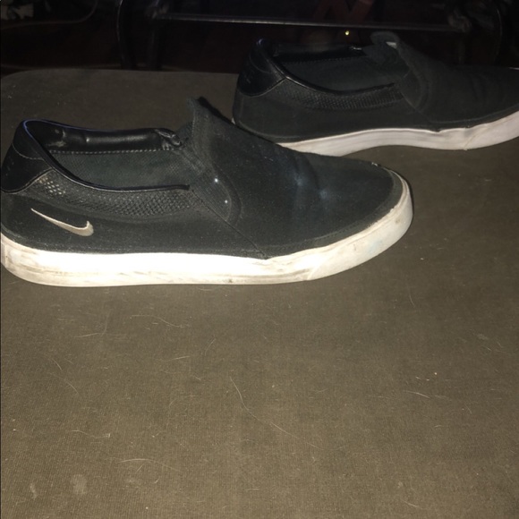 Black and white nike slip on shoes size 9.5 - Picture 2 of 7